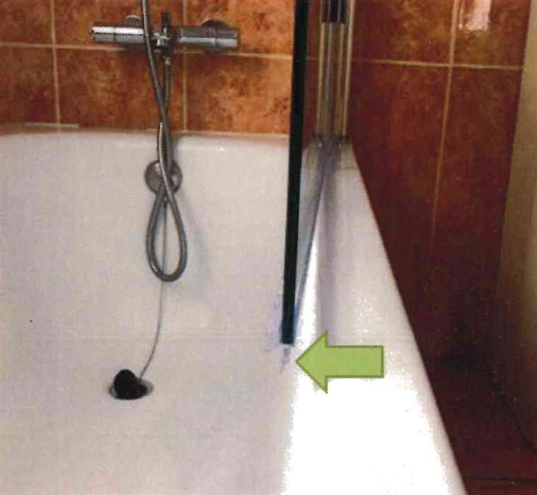 Badewanne und Duschabtrennung